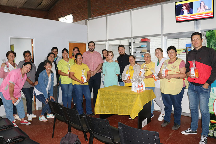 Lucha contra el dengue: entrega de insumos