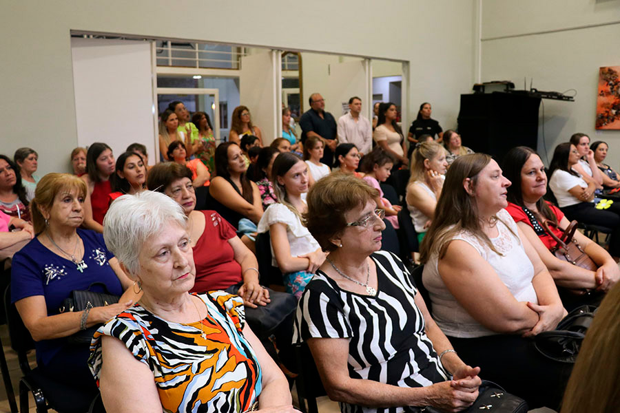 Homenaje a mujeres de Alem