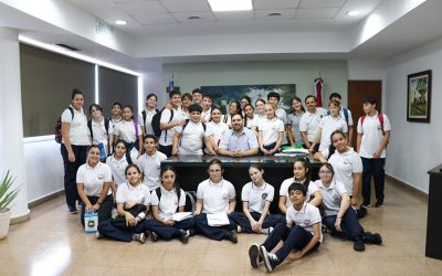 Alumnos de Primero «B» del ISES visitaron el Centro Cívico