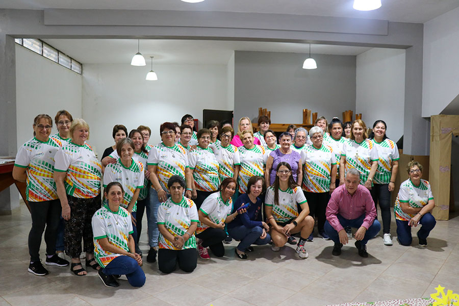 Entrega de camisetas a adultos mayores – «Actividades Físico-Recreativas»