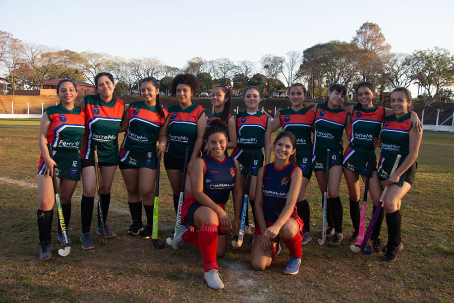 Equipo de Hockey Mojomi – En Alem apoyamos al deporte