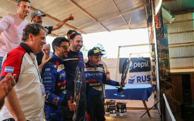 Premiación a los flamantes campeones del Rally Nacional
