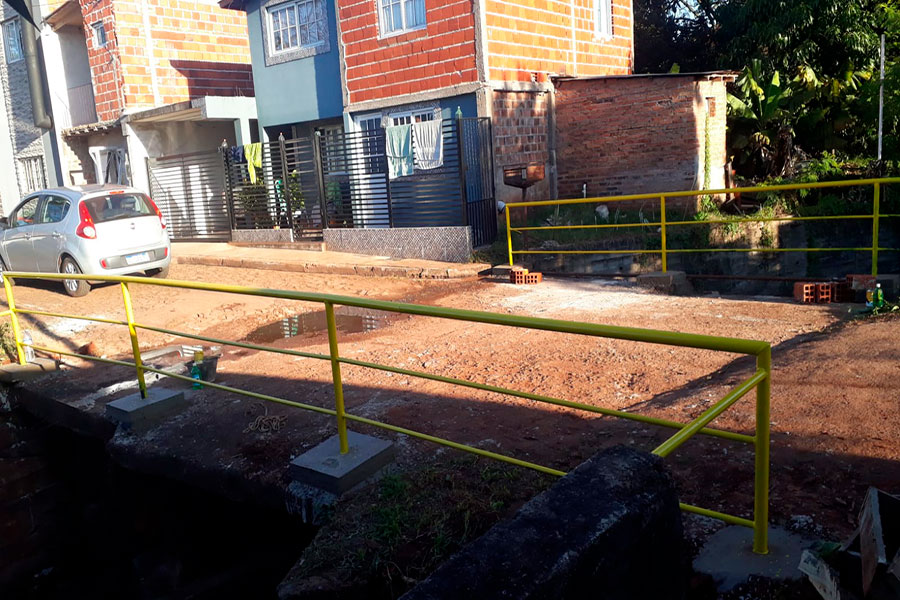 Colocación de barrales sobre el puente de Libertad y Saavedra