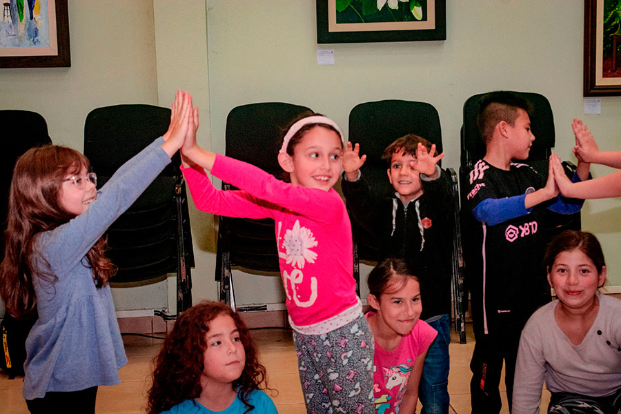 Juego Teatral en la Casa de la Cultura y la Historia del Bicentenario