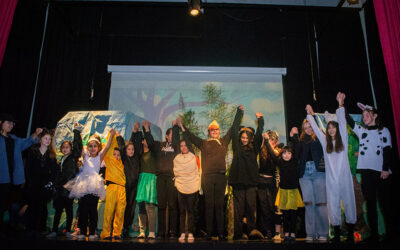 Presentación de obra de teatro para niños y juegos