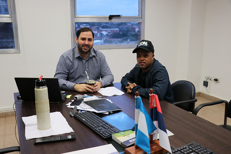Reunión con nadador de la Selección Nacional de Natación de personas con Síndrome de Down