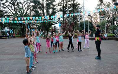 Tarde de baile en la plaza 20 de Junio