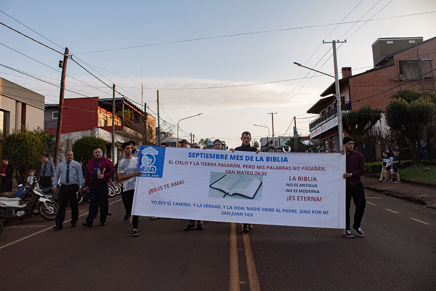Caminata por el mes de la Biblia