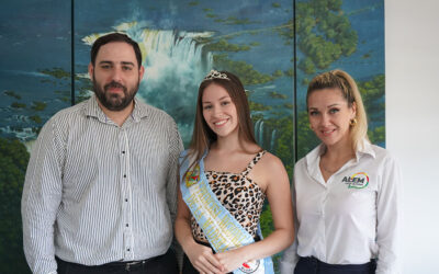 Iara Mendoza, representante local, es electa Primera Princesa Nacional de la Madera