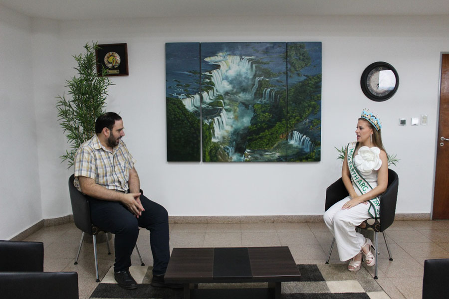 Apoyo Local: El Intendente recibe a la Representante de Miss Earth Argentina Water