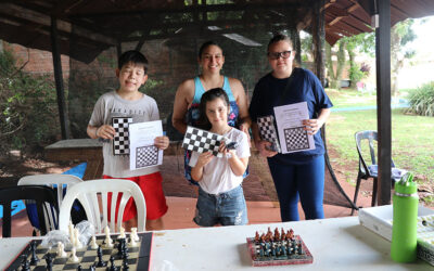 Entrega de Tableros de Ajedrez a Estudiantes de las Clases de Verano
