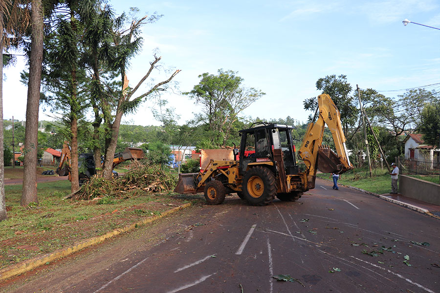 Luego de la tormenta, seguimos trabajando en la limpieza de nuestra ciudad.