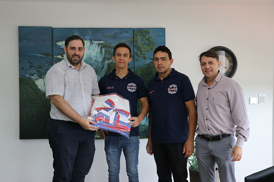 Entrega de la bandera de Misiones a nuestros bomberos voluntarios