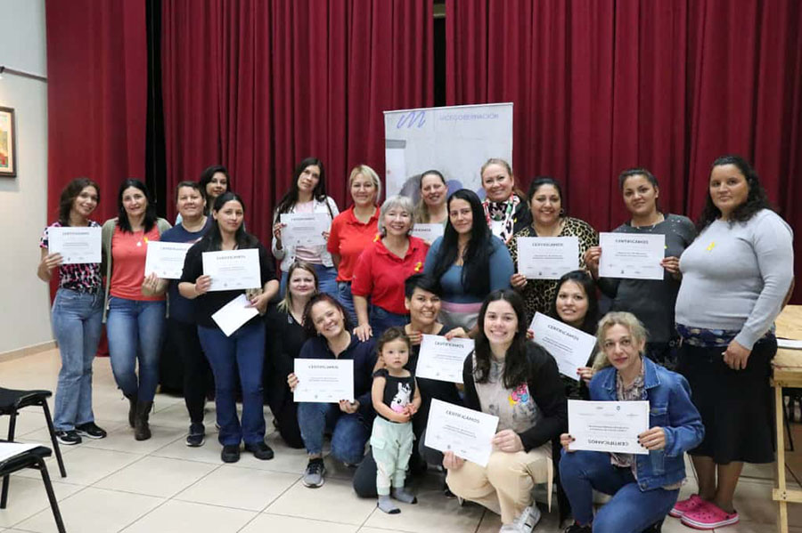 Curso de manicura en el marco del Programa Potenciar Misiones