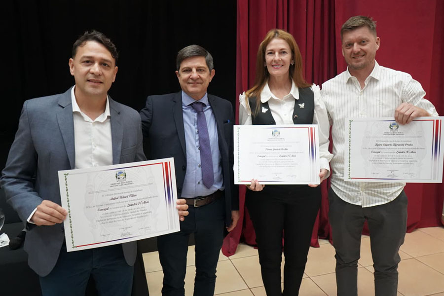 Entrega de Diplomas a Concejales Electos