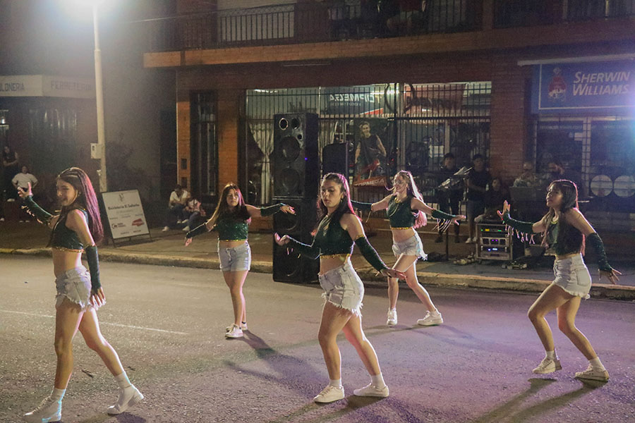 Presentación de coreografías en la Estudiantina 2025