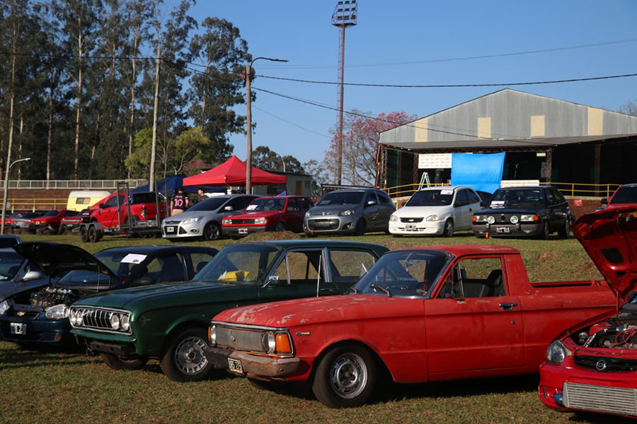 Primera jornada del Encuentro de Autos Clásicos, Modificados y Bajos