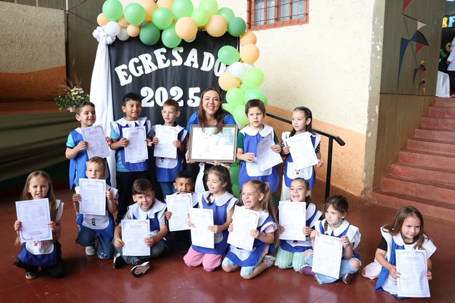 Acompañamos el acto de egresados del Nivel Inicial de la Escuela Normal Superior Nº 1