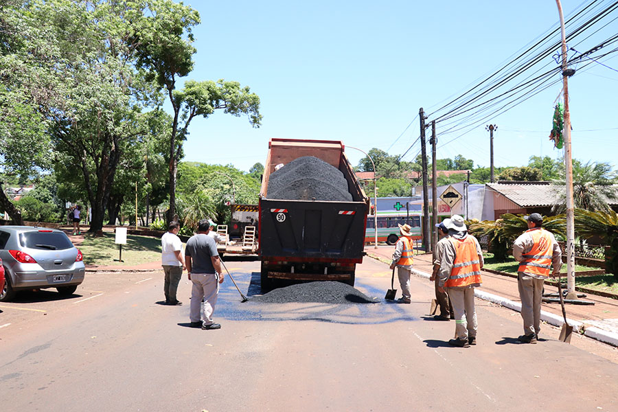 Trabajos de bacheo en la Avenida San Martín