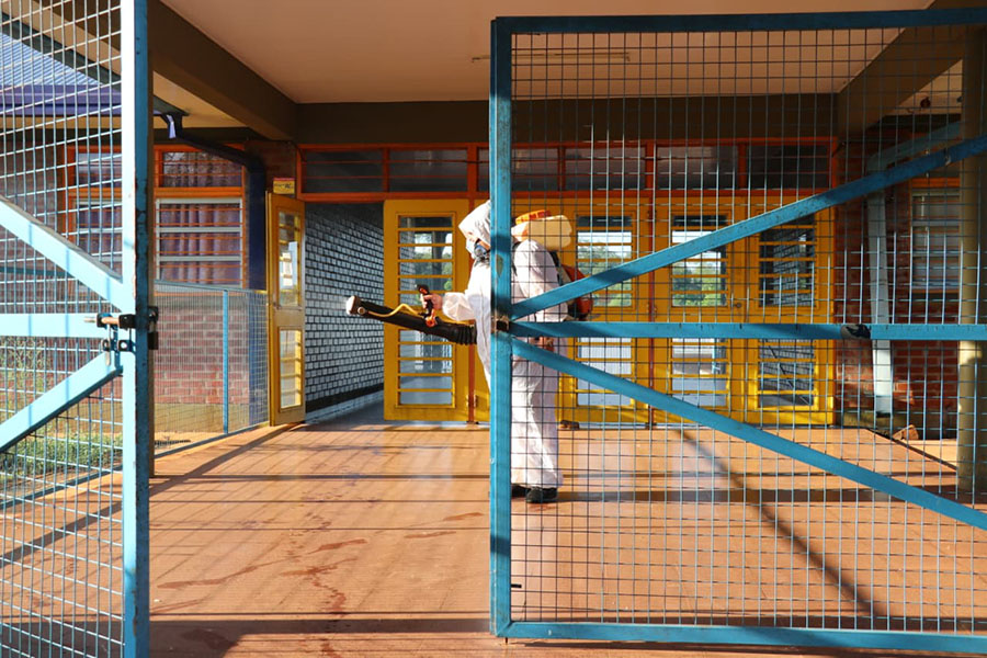 Fumigación preventiva en la Escuela N.º 845
