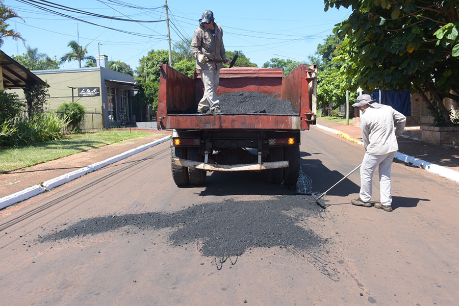Trabajos de bacheo en calle 9 de Julio (Entre calles Entre Ríos, Corrientes y Av. Las Heras)
