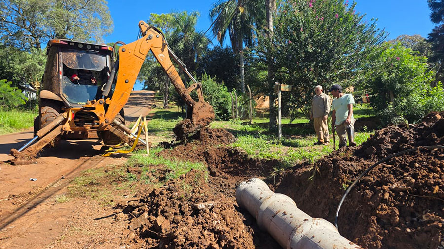Avanzamos con trabajos de entubado en calle Salta