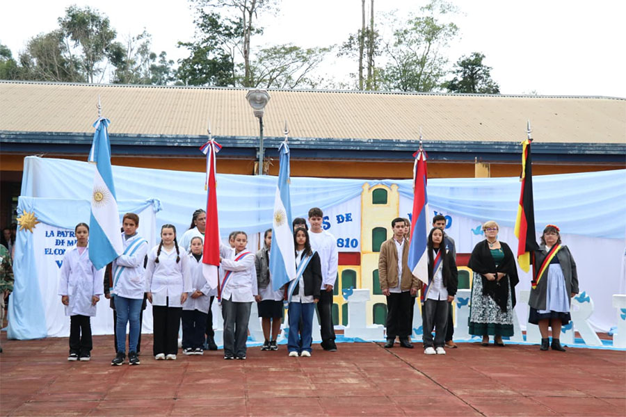Alem conmemoró el 216° Aniversario de la Revolución de Mayo