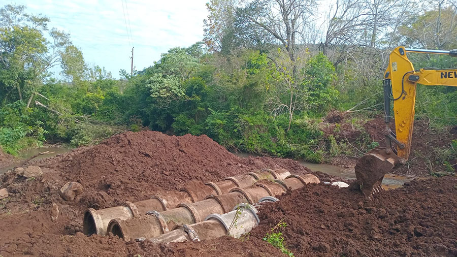 Avanzamos con trabajos de entubado en Picada Naranjal