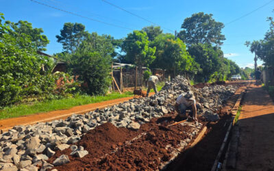 Trabajos de cordón cuneta y empedrado en calle 13 de Febrero