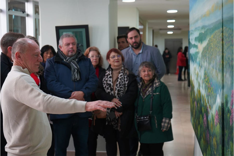 Acompañamos a Alberto Mathot en la apertura de su muestra en la Legislatura Provincial