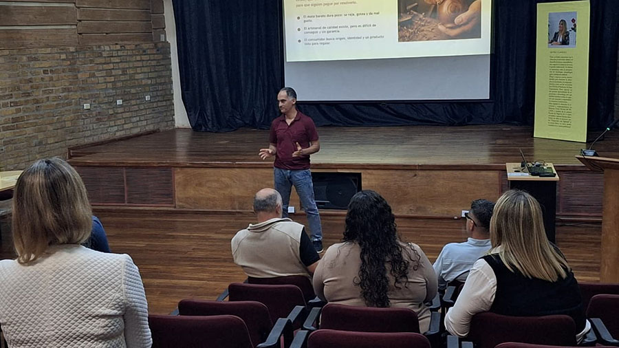 Capacitación “Cómo presentar un emprendimiento con éxito – Pitch de negocios”