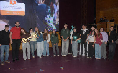 Entrega de la llave de la ciudad a los estudiantes