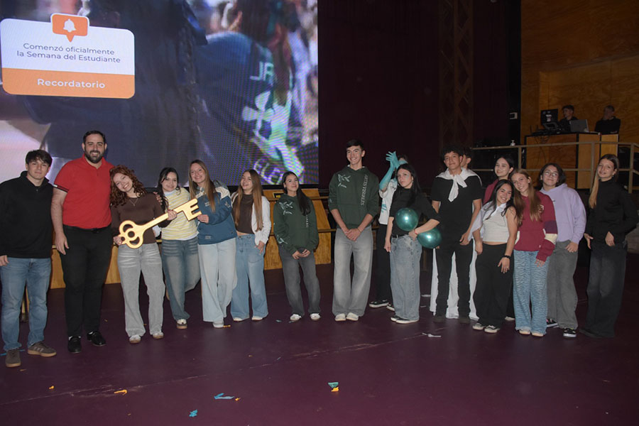 Entrega de la llave de la ciudad a los estudiantes