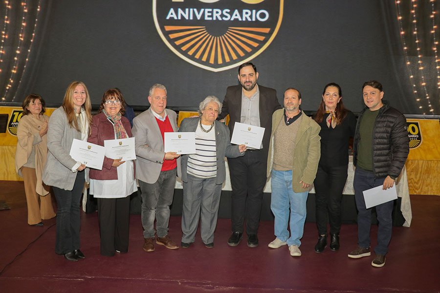 Reconocimos a personas destacadas de cada institución educativa de Alem