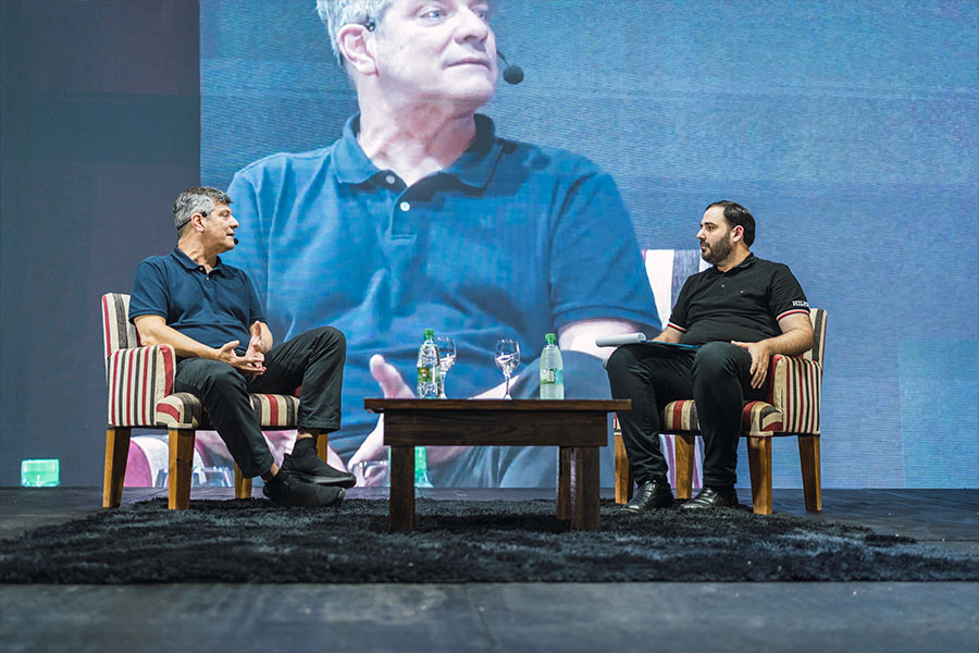 Mario Pergolini en el Cine Teatro Alem: tecnología, inteligencia artificial y comunicación